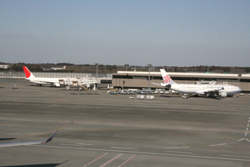成田空港に止まっている航空機